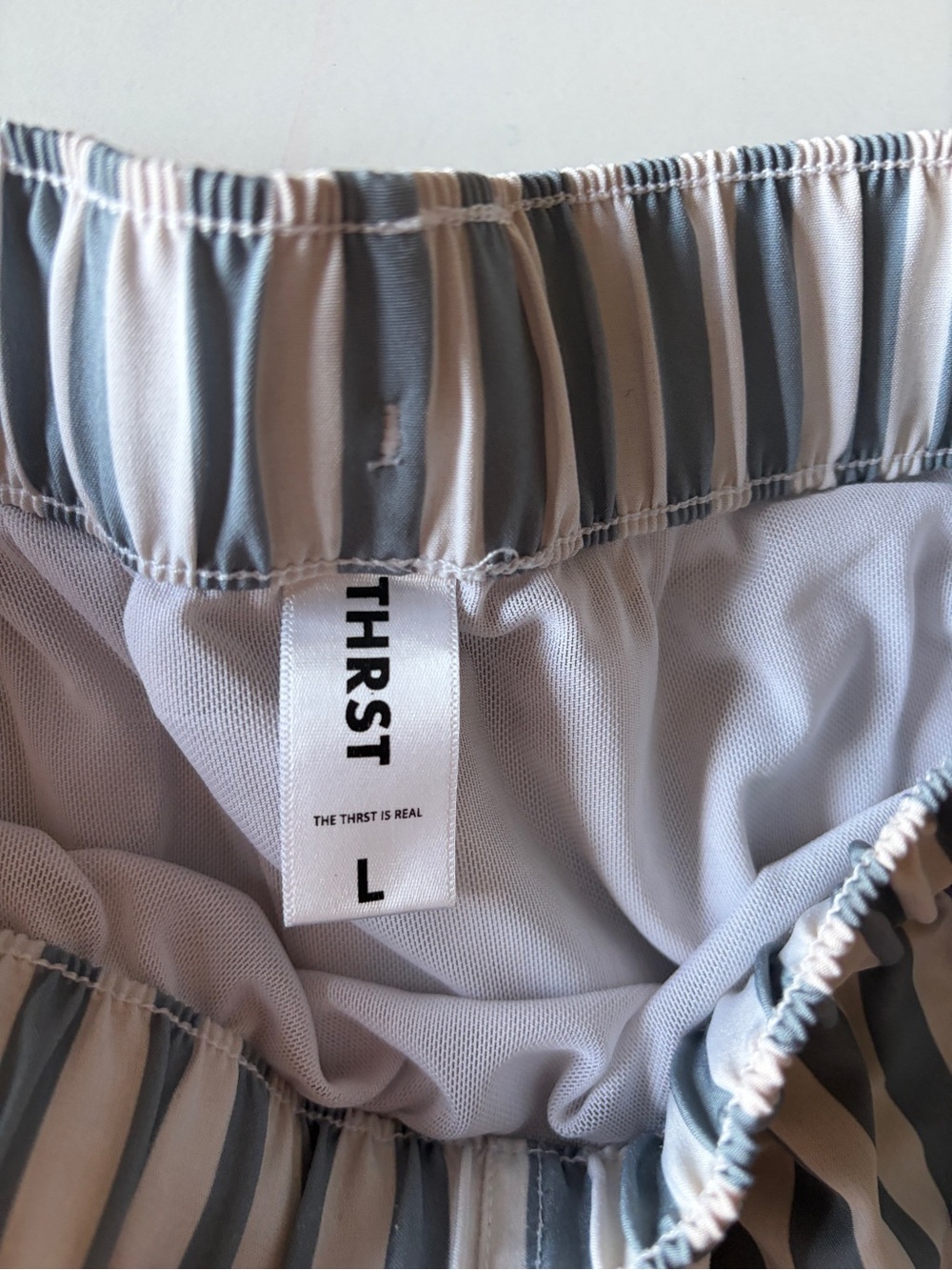 Thrst swim trunks white blue striped shorts mesh lining men’s size large *flaw - Picture 4 of 7